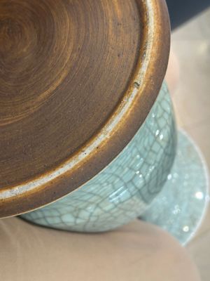 A Chinese ge-type 'gu' vase and an iron-rust-glazed bowl, 19th C. — 照片 9