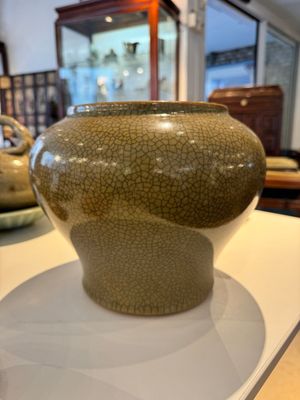 A Chinese ge-type jar with wooden cover and stand, 19th C. — photo 2