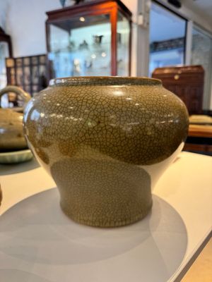 A Chinese ge-type jar with wooden cover and stand, 19th C. — photo 3