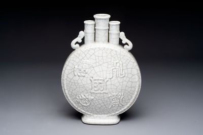 A Chinese Ge-type moonflask, Yongzheng mark, 19/20th C.