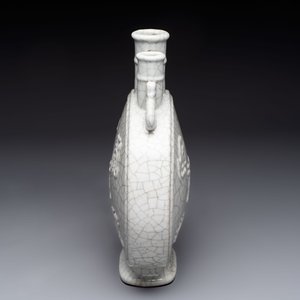 A Chinese Ge-type moonflask, Yongzheng mark, 19/20th C. — foto 2