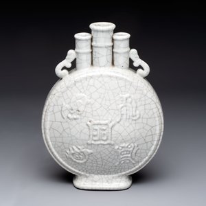 A Chinese Ge-type moonflask, Yongzheng mark, 19/20th C. — foto 3