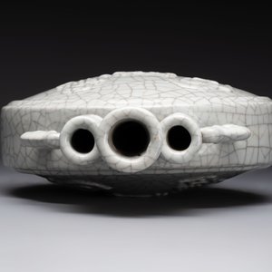 A Chinese Ge-type moonflask, Yongzheng mark, 19/20th C. — foto 5