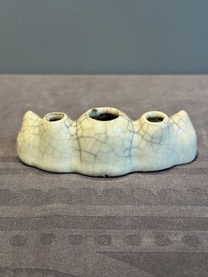 A Chinese ge-type 'shanzi' brush rest or water container, Qianlong — photo 1