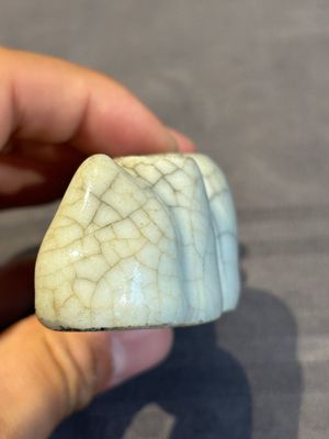 A Chinese ge-type 'shanzi' brush rest or water container, Qianlong — photo 13