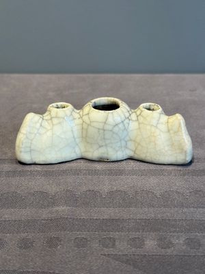 A Chinese ge-type 'shanzi' brush rest or water container, Qianlong — photo 3