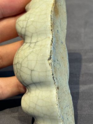 A Chinese ge-type 'shanzi' brush rest or water container, Qianlong — photo 8