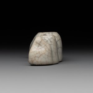 A Chinese ge-type 'shanzi' brush rest or water container, Qianlong — photo 3