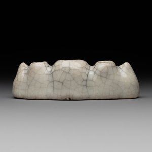 A Chinese ge-type 'shanzi' brush rest or water container, Qianlong — photo 4