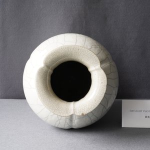A Chinese ge-type trilobed vase, Yongzheng mark, 19th C. — 照片 9