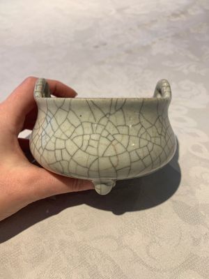 A Chinese ge-type tripod censer, 18/19th C. — photo 2