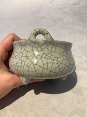 A Chinese ge-type tripod censer, 18/19th C. — photo 4