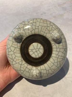A Chinese ge-type tripod censer, 18/19th C. — photo 6