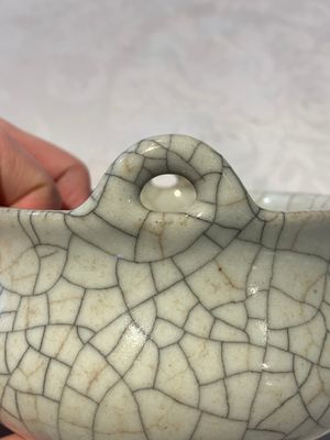 A Chinese ge-type tripod censer, 18/19th C. — photo 10