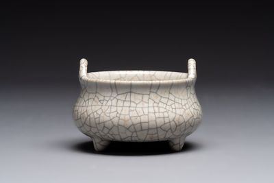A Chinese ge-type tripod censer, 18/19th C.