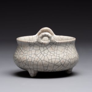 A Chinese ge-type tripod censer, 18/19th C. — photo 2