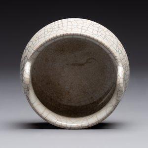 A Chinese ge-type tripod censer, 18/19th C. — photo 5