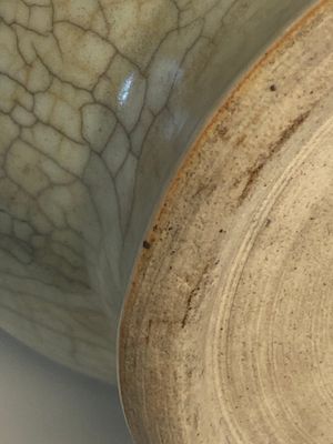 A Chinese ge-type vase on wooden stand, 19/20th C. — photo 10