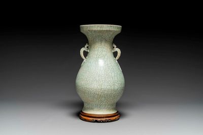 A Chinese ge-type vase on wooden stand, 19/20th C.
