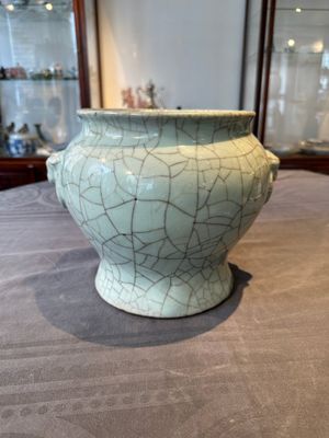 A Chinese Ge-type vase with lion-form handles, Qianlong — foto 1