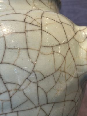 A Chinese Ge-type vase with lion-form handles, Qianlong — foto 7