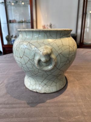 A Chinese ge-type vase with lion-form handles, Qianlong — photo 4