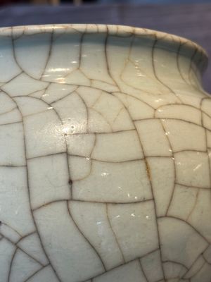A Chinese ge-type vase with lion-form handles, Qianlong — photo 8