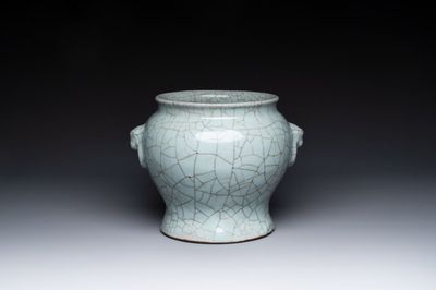 A Chinese ge-type vase with lion handles 18th C.