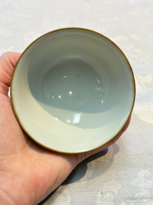 A Chinese Ge-ware archaistic 'Gu' vase, a white-glazed anhua-decorated ink stone and a yellow-ground bowl, 20th C. — photo 13