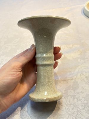 A Chinese Ge-ware archaistic 'Gu' vase, a white-glazed anhua-decorated ink stone and a yellow-ground bowl, 20th C. — photo 18