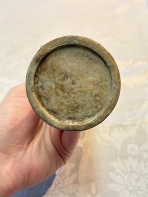 A Chinese Ge-ware archaistic 'Gu' vase, a white-glazed anhua-decorated ink stone and a yellow-ground bowl, 20th C. — photo 20