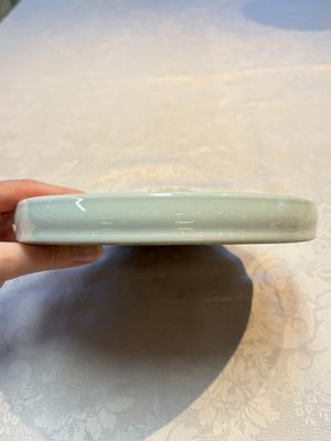 A Chinese Ge-ware archaistic 'Gu' vase, a white-glazed anhua-decorated ink stone and a yellow-ground bowl, 20th C. — photo 4