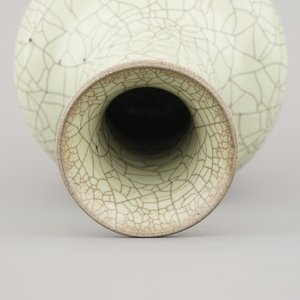 A Chinese ge ware bottle vase, 18th century — 照片 8