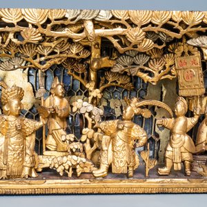 A Chinese gilded wood carving on matching pillars, 19th C. — photo 17