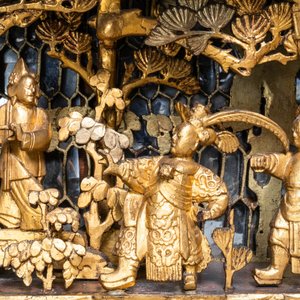 A Chinese gilded wood carving on matching pillars, 19th C. — photo 20