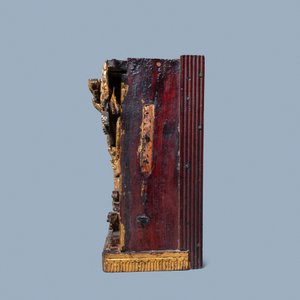 A Chinese gilded wood carving on matching pillars, 19th C. — photo 28