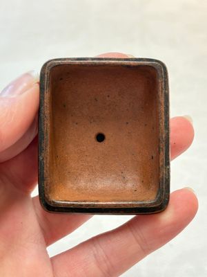 A Chinese gilt and black-lacquered Yixing teapot and cover, Qianlong mark and of the period — photo 9
