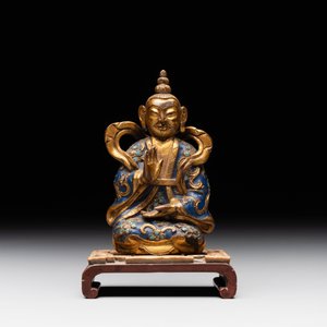 A Chinese gilt and champlevé enamelled bronze Bodhisattva on a carved stone stand, Qing — photo 2