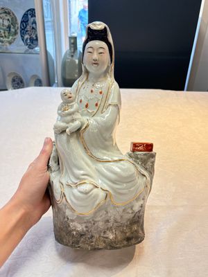 A Chinese gilt- and iron-red-decorated white-glazed figure of Guanyin, Cai Yongxin 蔡永新造 mark, 20th C. — photo 1