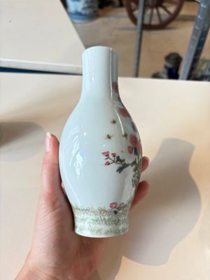 A Chinese gilt- and iron-red-decorated white-glazed Milefo Buddha, a famille rose vase and a brush pot, Qianlong and Xue Changseng 薛長森 mark, 20th C. — photo 11