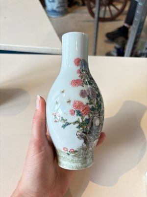 A Chinese gilt- and iron-red-decorated white-glazed Milefo Buddha, a famille rose vase and a brush pot, Qianlong and Xue Changseng 薛長森 mark, 20th C. — photo 12