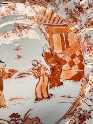 A Chinese gilt and iron-red-decorated 'Xi Xiang Ji' plate — photo 2