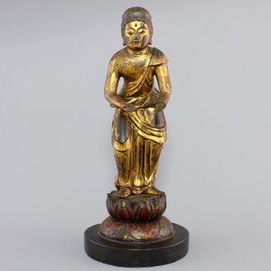 A Chinese gilt and laquered wood figure of a female deity, 18/19th C. — photo 1