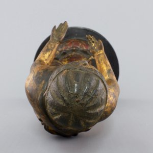 A Chinese gilt and laquered wood figure of a female deity, 18/19th C. — photo 6