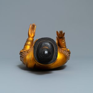A Chinese gilt and laquered wooden figure of Buddha, 18/19th C. — photo 6