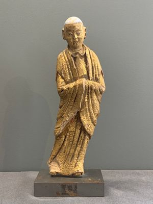 A Chinese gilt and polychromed stucco figure of a monk, Ming — photo 1