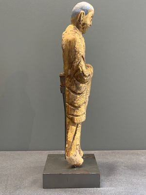 A Chinese gilt and polychromed stucco figure of a monk, Ming — photo 3