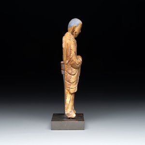 A Chinese gilt and polychromed stucco figure of a monk, Ming — photo 2