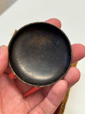 A Chinese gilt and silver inlaid bronze ink paste box and cover and with presentation box, Qianlong mark and possibly of the period — photo 10