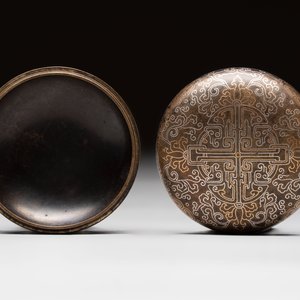 A Chinese gilt and silver inlaid bronze ink paste box and cover and with presentation box, Qianlong mark and possibly of the period — photo 5